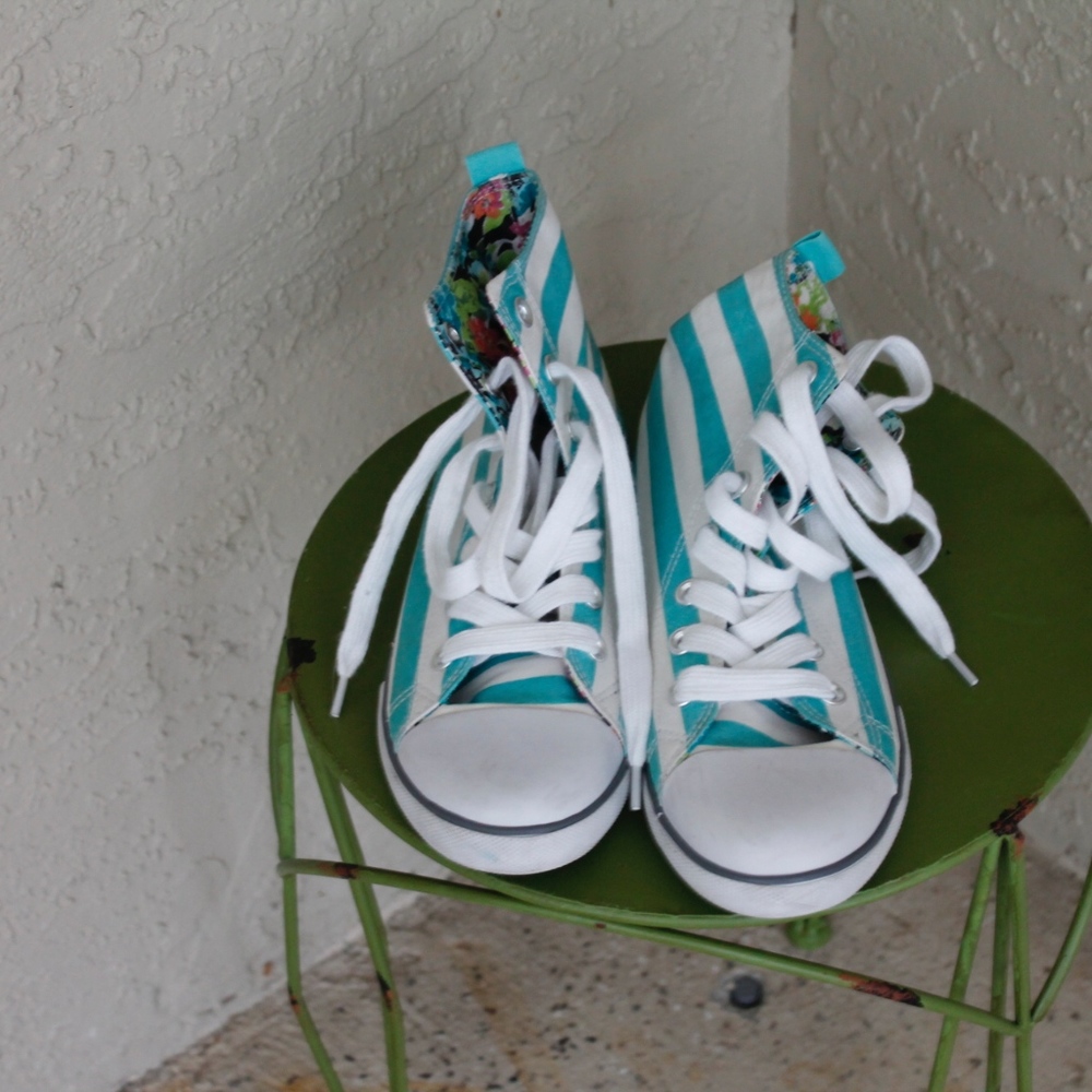 4/$20 Aeropostale blue and white striped high tops - Picture 2 of 7